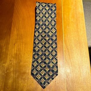 VINTAGE 💙 UNGARO PARIS PATTERNED NECKTIE- 100 PERCENT SILK, MADE IN ITALY